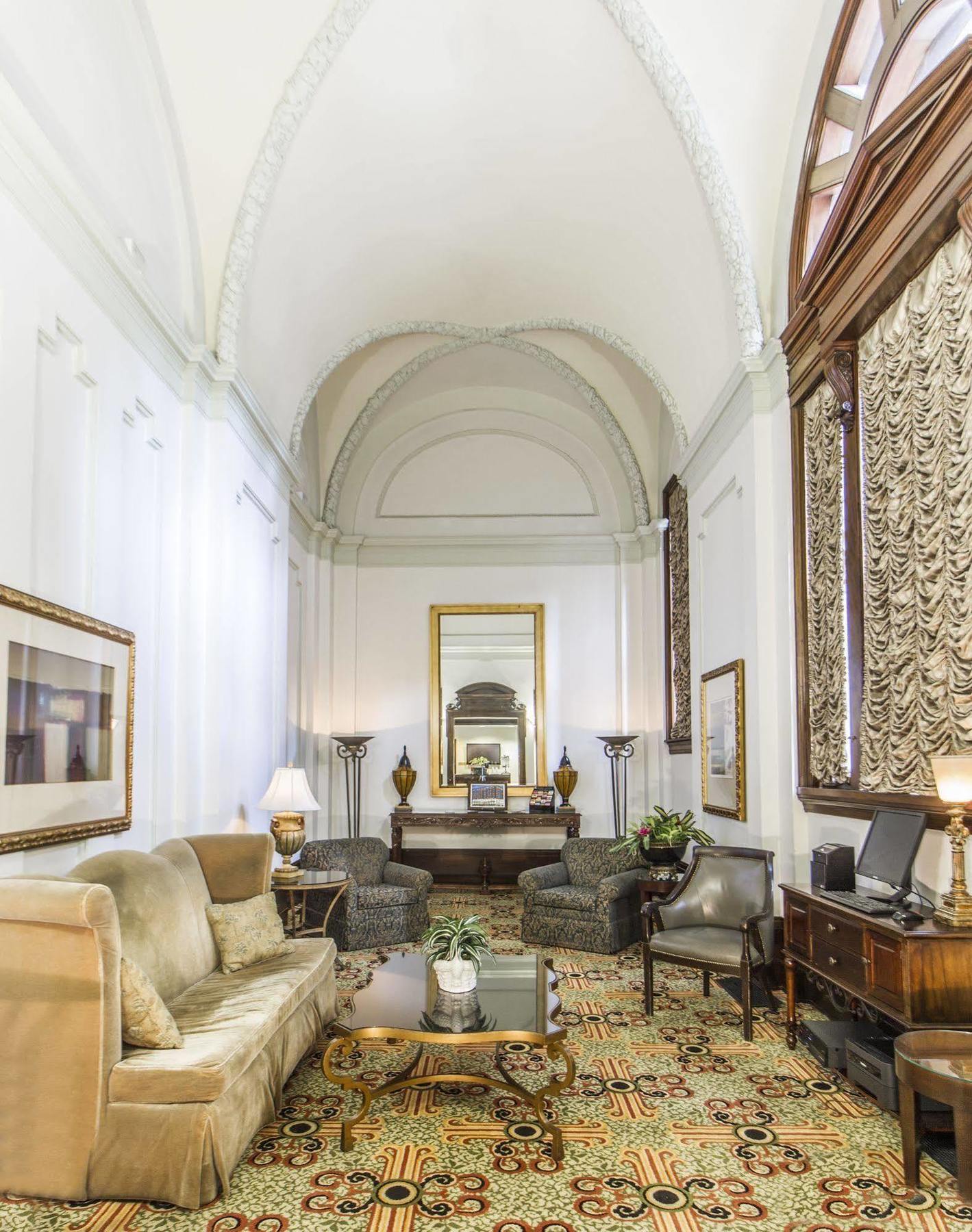 The Whitney Hotel Новый Орлеан Экстерьер фото